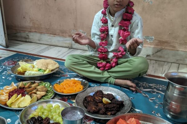 6 साल के अनस रजा ने रखा पहला रोजा, की खुदा की इबादत